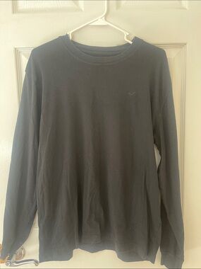 Hollister Men's Black Long-Sleeve Crew Tee